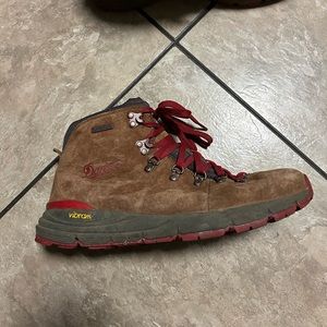 Danner Mountain 600 Men’s hiking boots, size 9.5
